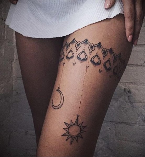 Мехенди на ноге бедро