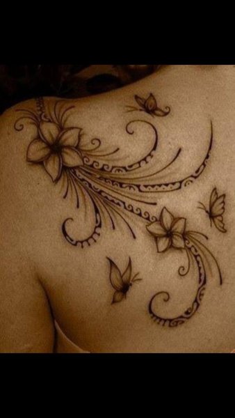 Мехенди бабочка на шее