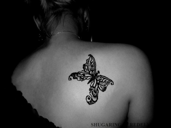 Тату бабочки на спине для девушек