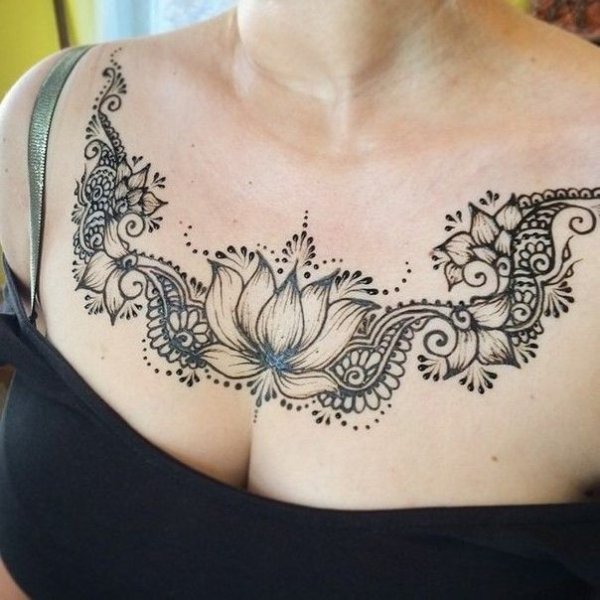 Мехенди на груди