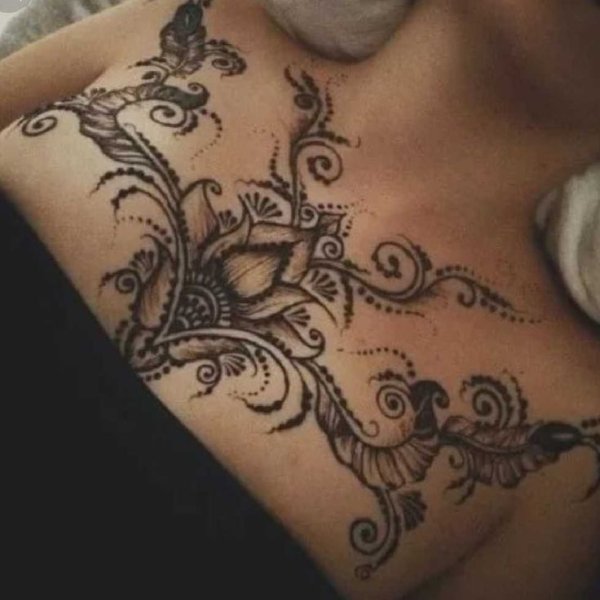 Мехенди на груди