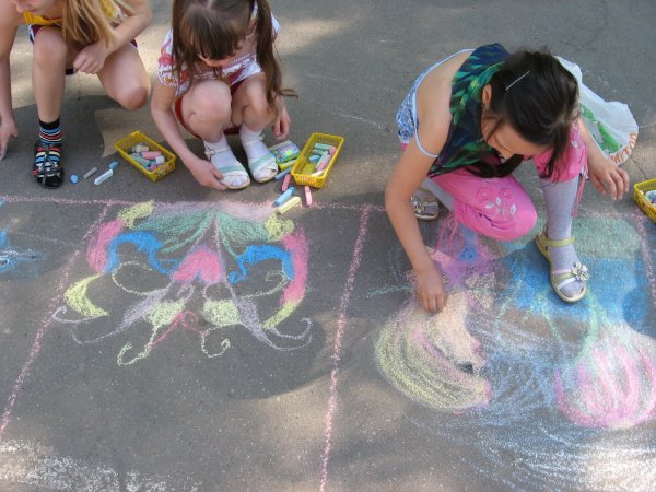 Конкурс рисунков на асфальте