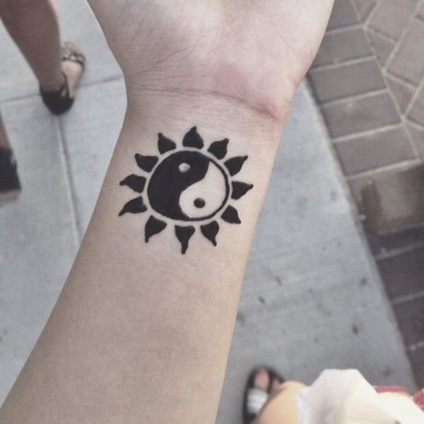 Мехенди Инь Янь