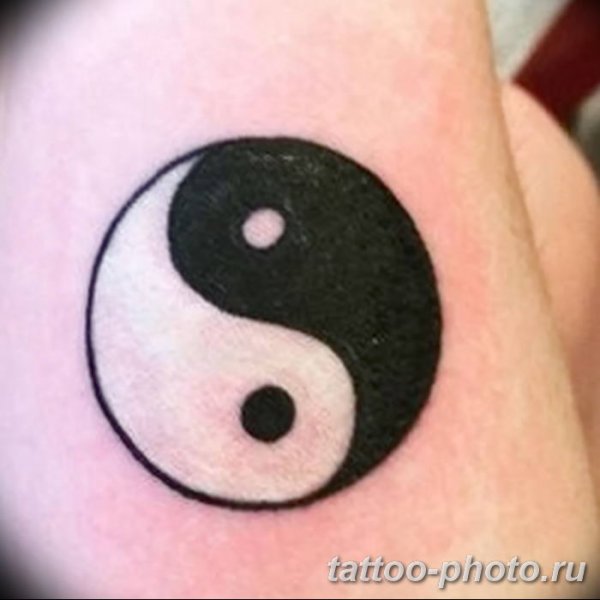 Инь-Янь тату на руке