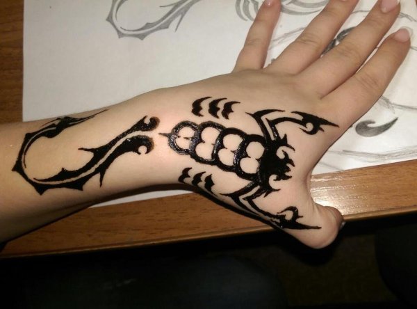 Мехенди Скорпион