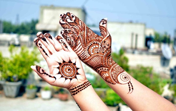 Цветное мехенди