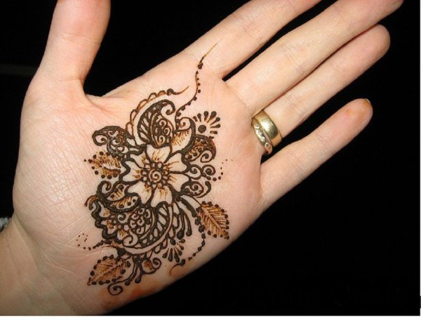 Мехенди на ладошке