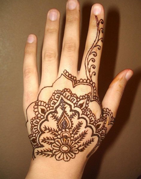 Мехенди на кисти руки