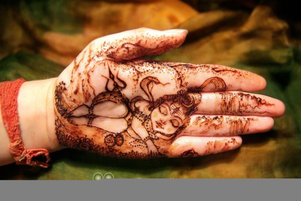 Мехенди на ладошке