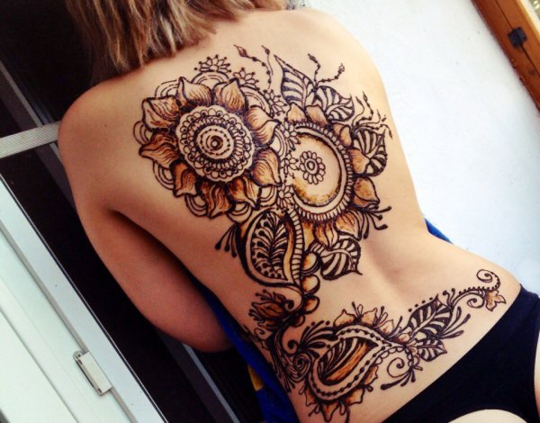 Тату мехенди на спине