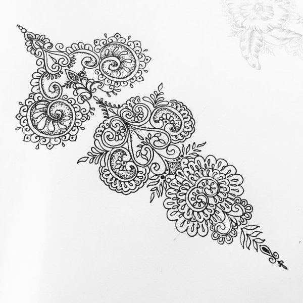 Мехенди на груди женские