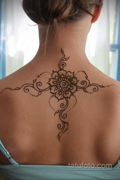 Тату мехенди на спине