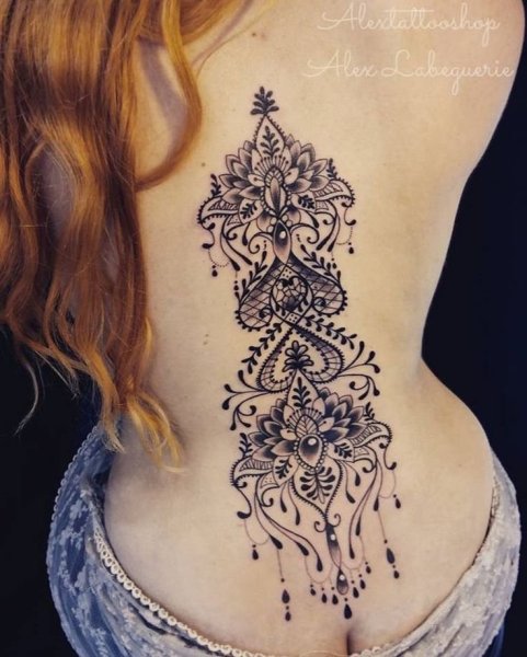 Мехенди на спине