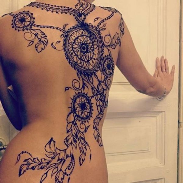 Роспись хной идеи на спине