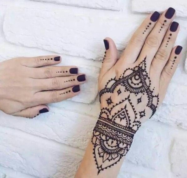 Тату мехенди на руке