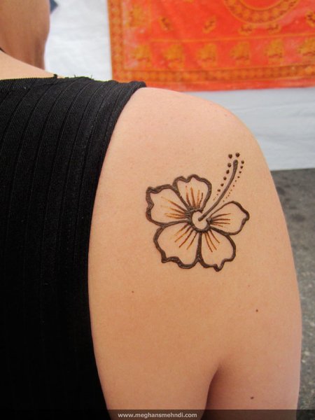 Цветок хной легкий