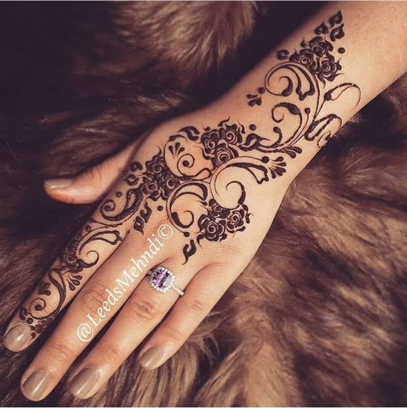Мехенди на внутренней руке