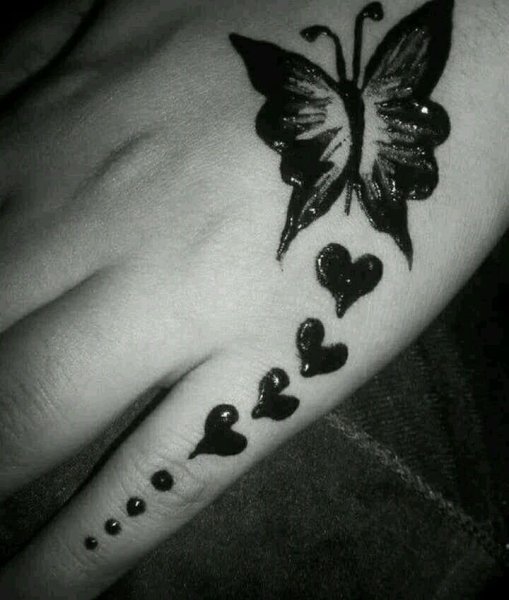 Тату хной бабочка