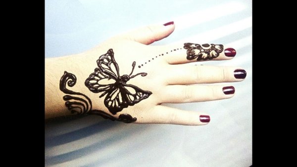 Рисунки хной на запястье