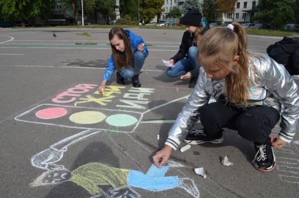 Рисование на асфальте мелками ПДД
