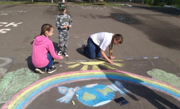 Конкурс рисунков на асфальте