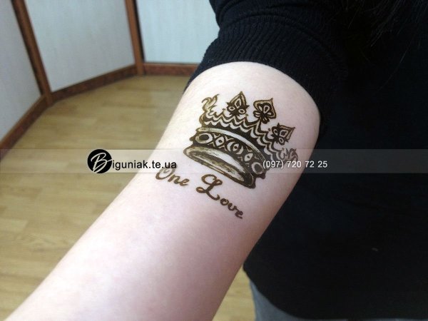 Тату хной корона