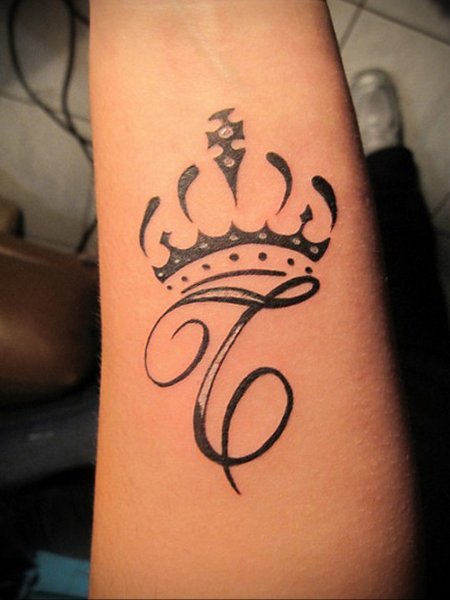 Тату буква а на руке