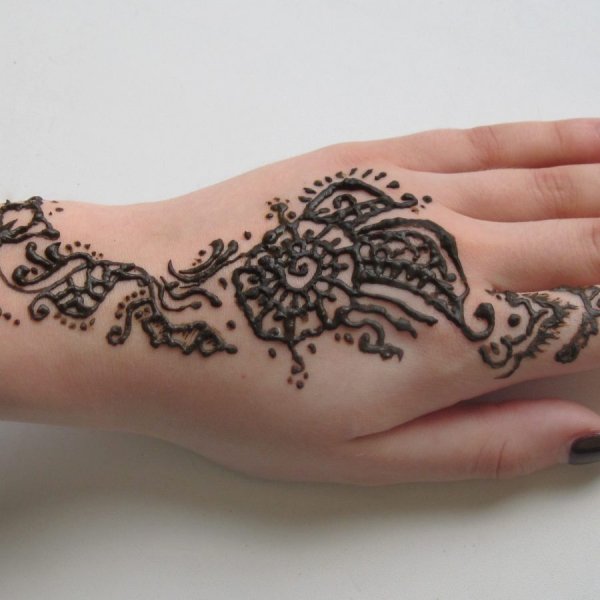 Рисунки хной после смывания