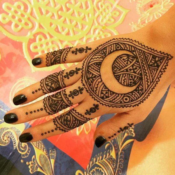 Геометрический узор хной