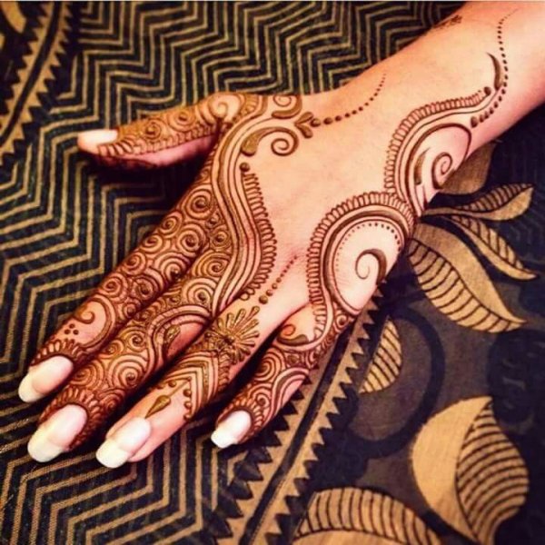 Мехенди на ладошке
