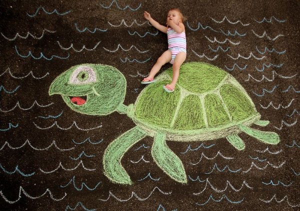 Рисование мелками на асфальте