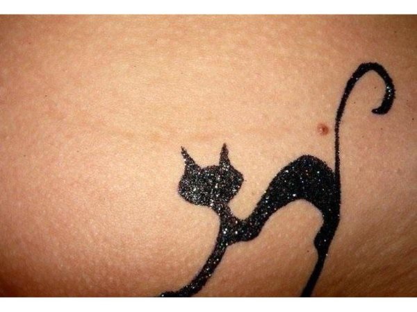 Блеск тату на бикини