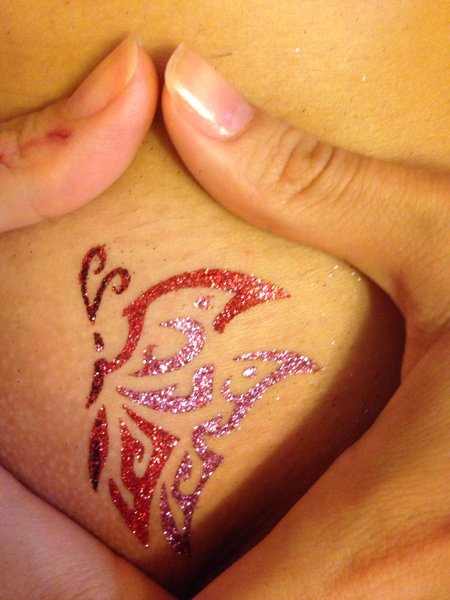 Мехенди на животе