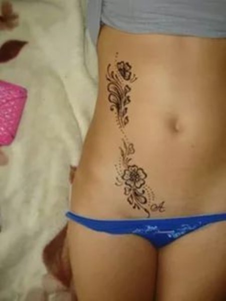 Мехенди тату на крестце