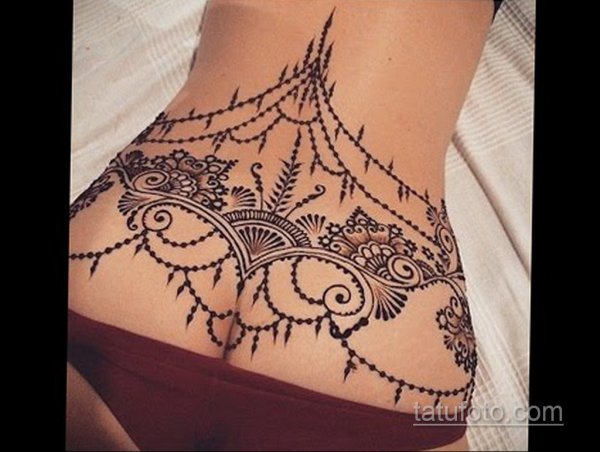 Мехенди на животе