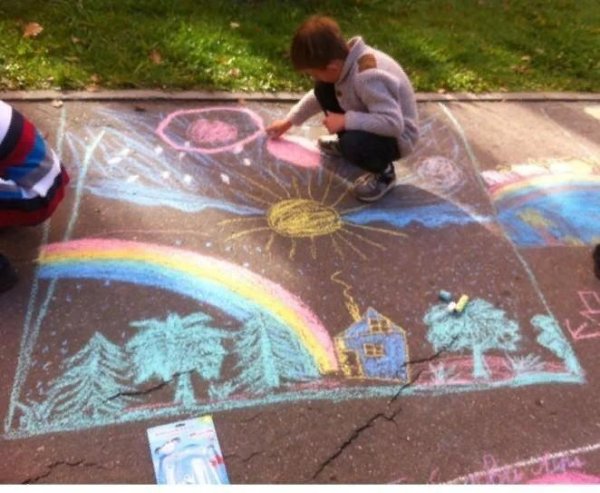 Конкурс рисунков на асфальте