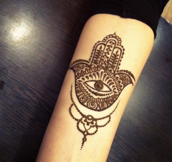 Ладонь Фатимы мехенди