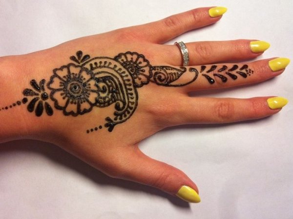 Тату хной на руке простые