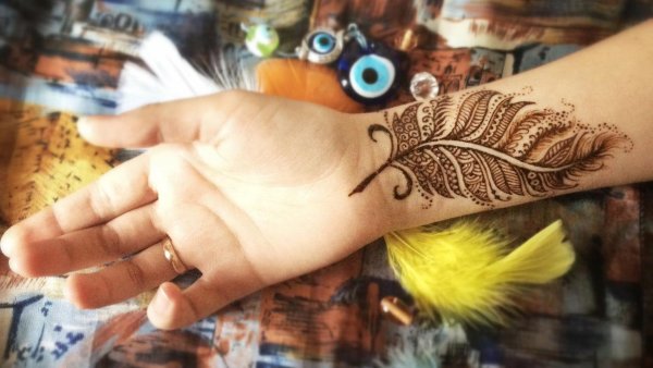 Тату хной перо