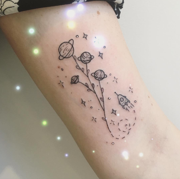 Татуировки для девушек космос