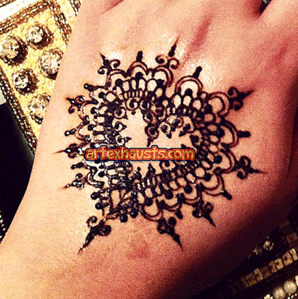 Рисунок хной на беременном животе