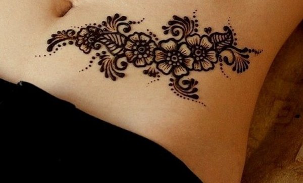 Мехенди на животе