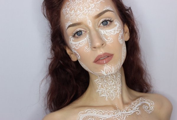 Белый орнамент на лице