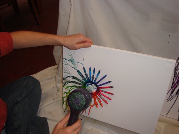 Панно из восковых мелков