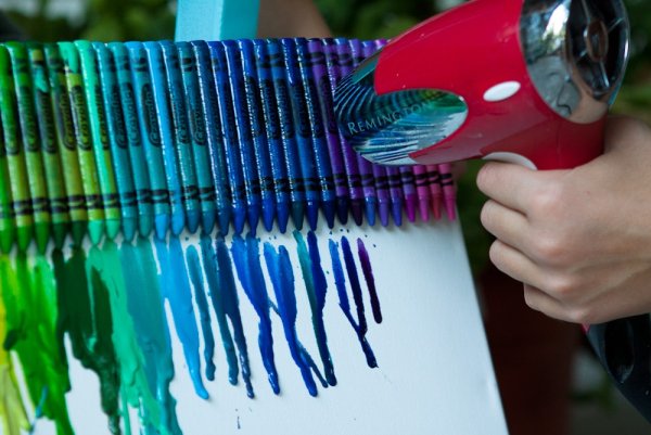 Панно из восковых мелков