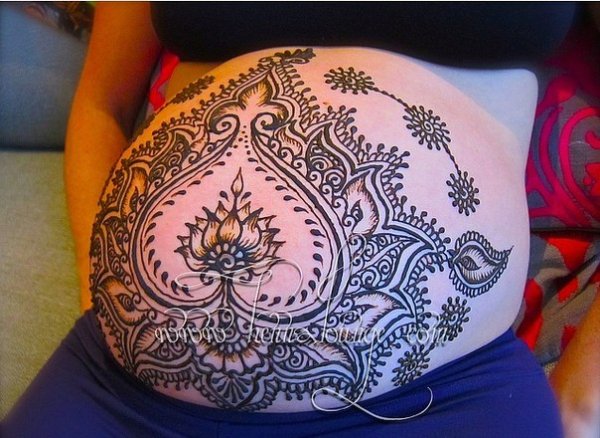 Татуировка Мандала на животе