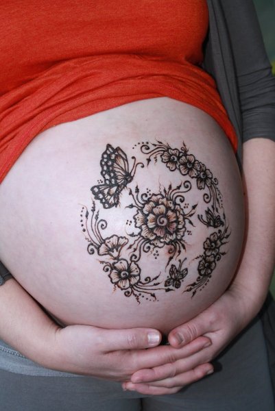 Мехенди на животе