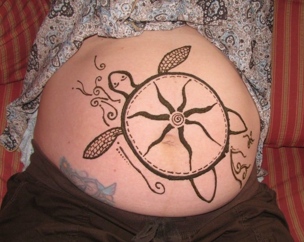 Узоры из хны на теле