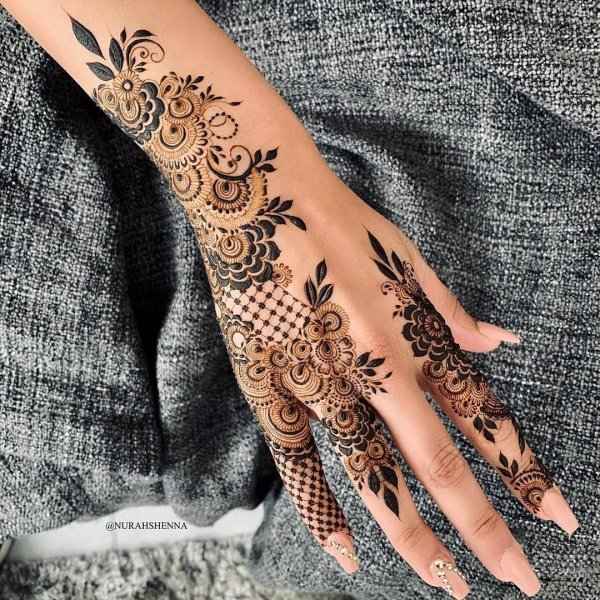 Мехенди на руке красивые