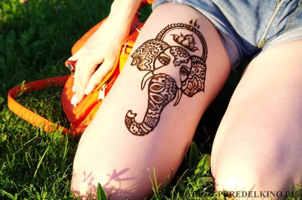Тута на ноге хной крутые